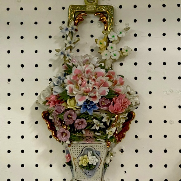 Very Rare Vintage Rose Floral Bouquet 3D Bone China Wall Hanging Plaque